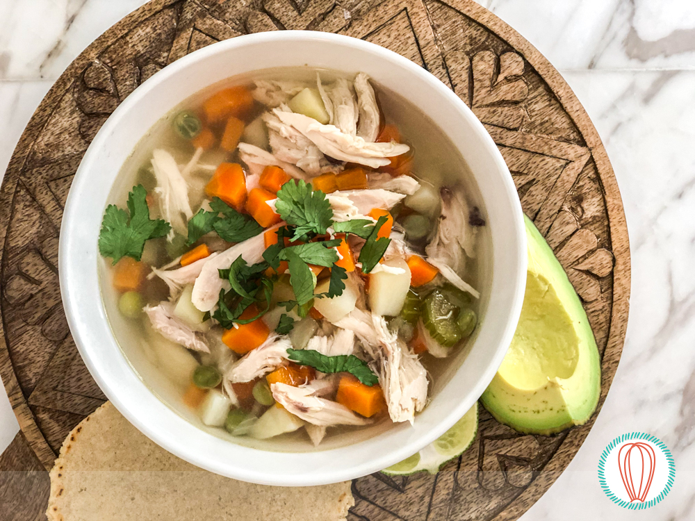 Sopa de verduras con pollo desmenuzado